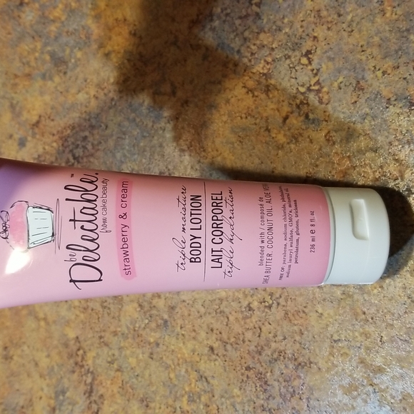 Cake Beauty Be Delectable Strawberry & Cream Triple Moisture Body Lotion, NWT - Picture 2 of 5